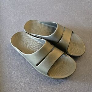 Men's Size 11 OOFOS Black Sandals/Slides